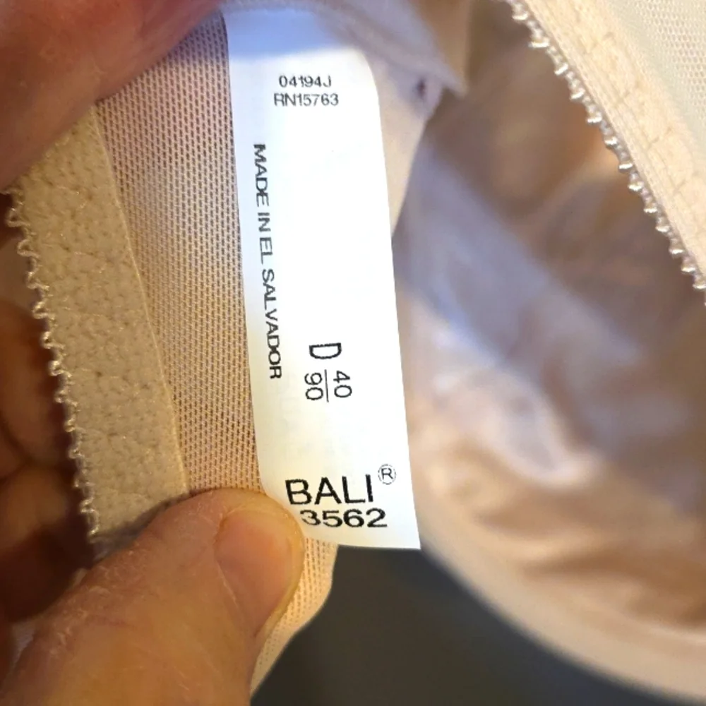 NWT Bali Minimizer Bra Women's‎ Satiny Cream Floral Underwire Adjustable Sz 40D